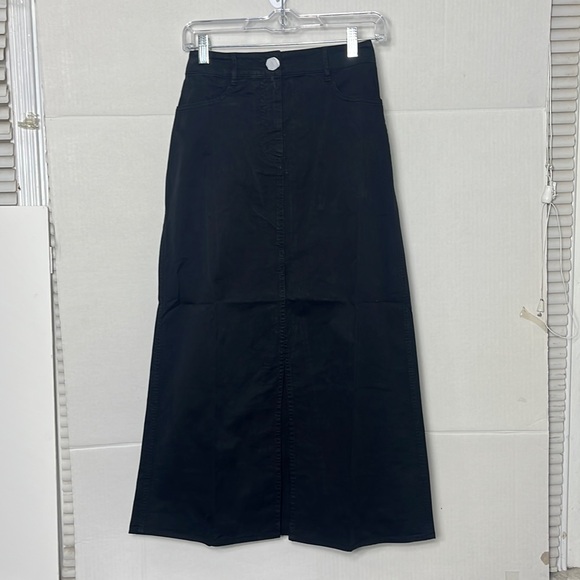 NWT Aritzia Wilfred color Black Charmer Chino Skirt - Picture 1 of 2